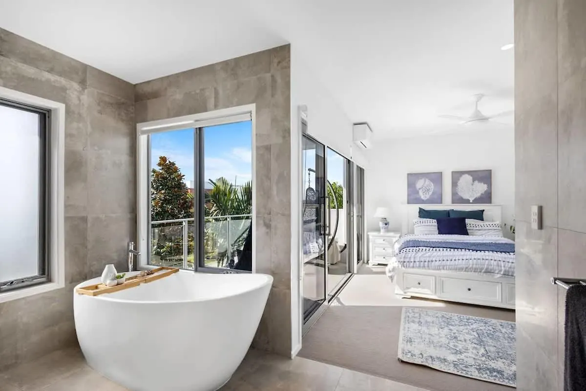 Villa Luxury Living With Heated Pool In Birtinya Kawana Waters 0*,