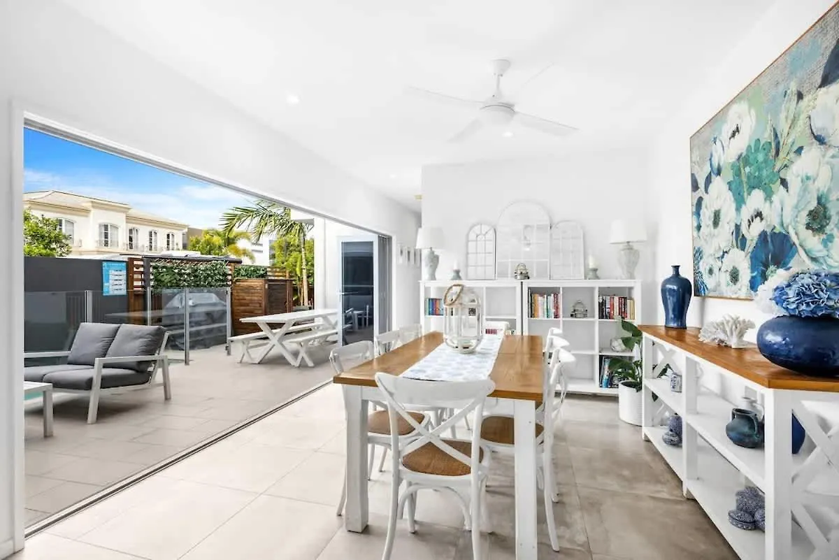 Villa Luxury Living With Heated Pool In Birtinya Kawana Waters Сasa de vacaciones