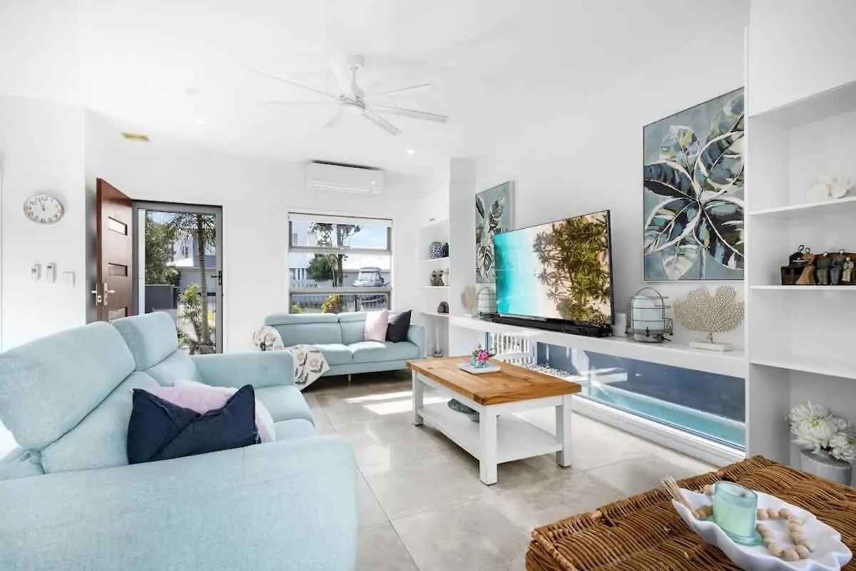 Сasa de vacaciones Villa Luxury Living With Heated Pool In Birtinya Kawana Waters