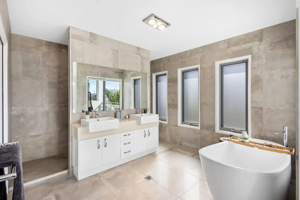 Villa Luxury Living With Heated Pool In Birtinya Kawana Waters Сasa de vacaciones