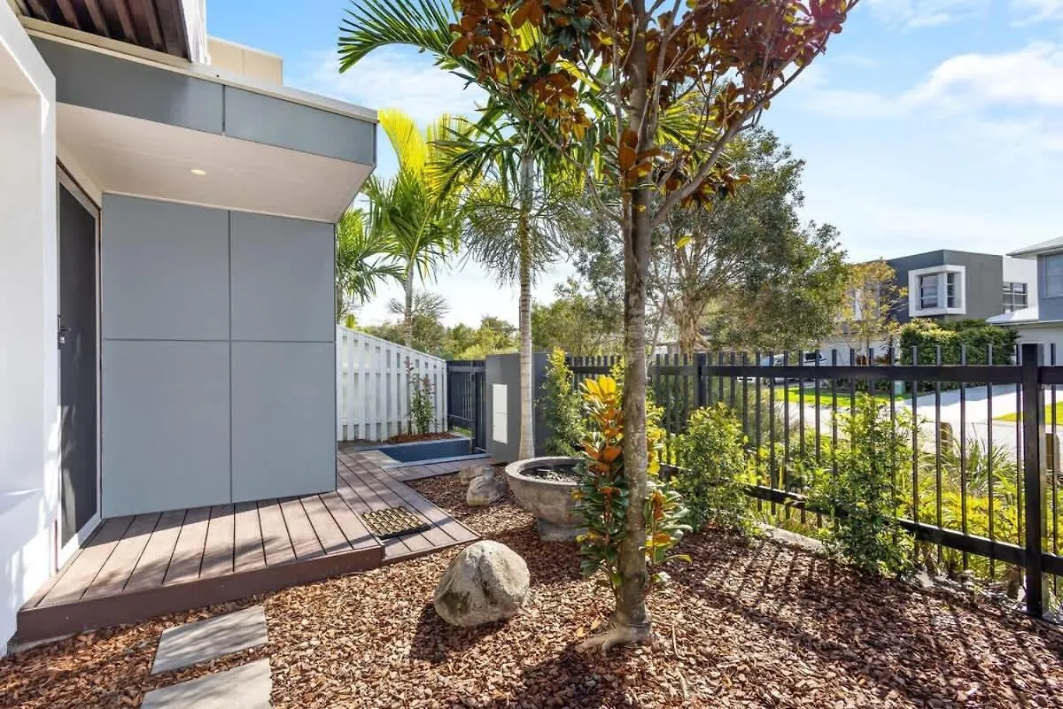 Villa Luxury Living With Heated Pool In Birtinya Kawana Waters 0*,