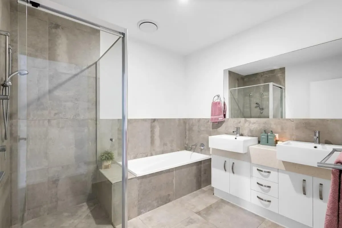 Сasa de vacaciones Villa Luxury Living With Heated Pool In Birtinya Kawana Waters Australia