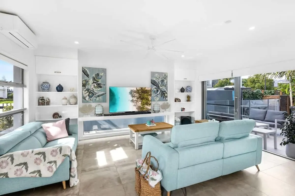 Luxury Living With Heated Pool In Birtinya Villa Kawana Waters Ausztrália