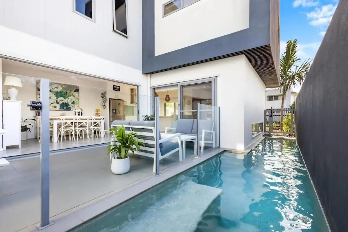Luxury Living With Heated Pool In Birtinya Villa Kawana Waters