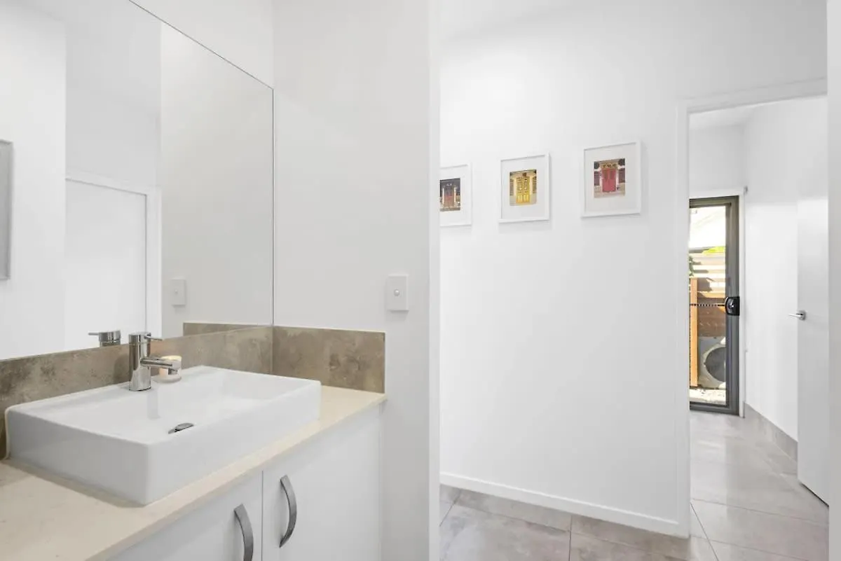 Nyaraló Luxury Living With Heated Pool In Birtinya Villa Kawana Waters