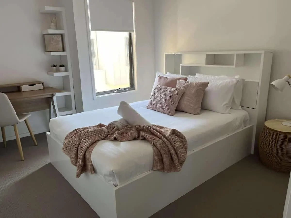 Luxury Living With Heated Pool In Birtinya Villa Kawana Waters Ausztrália
